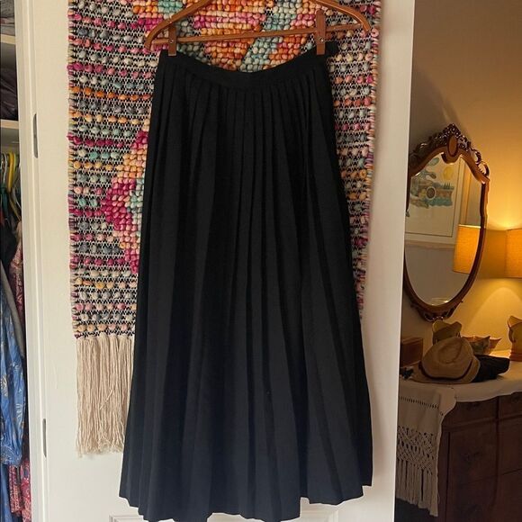 Ralph Lauren Blue Label Dresses & Skirts - Elegant Black Pleated Skirt